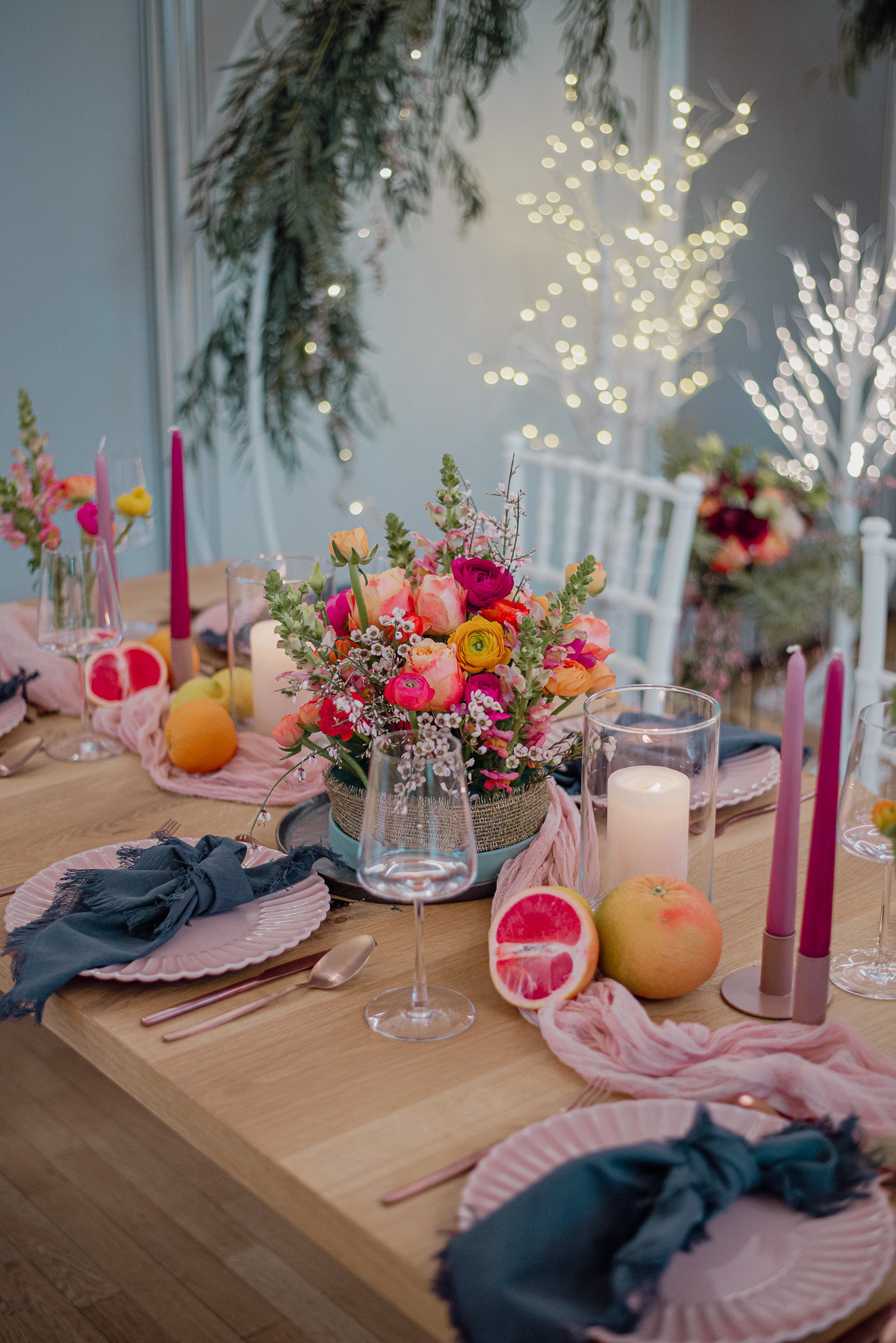 Blumen in fruchtigen Farben mit Grapefruit Tischdekor
